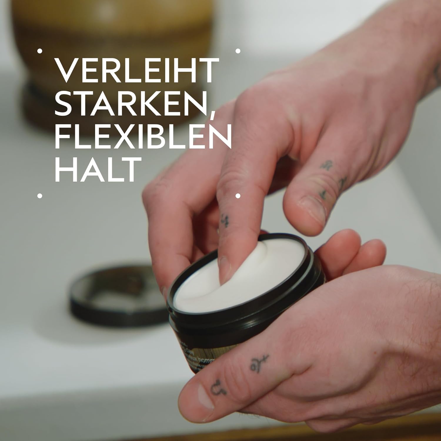 Detalle de Aveda Men Pure-Formance Grooming Clay – Mattes Haarwachs mit starkem Halt, 75 ml