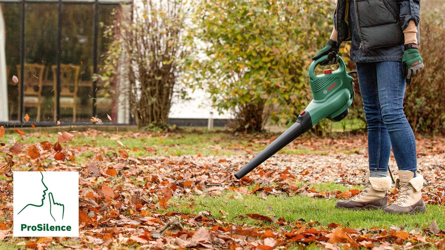 Detalle 2 de Bosch UniversalGardenTidy 3000 💨 Aspirador y Soplador de Hojas