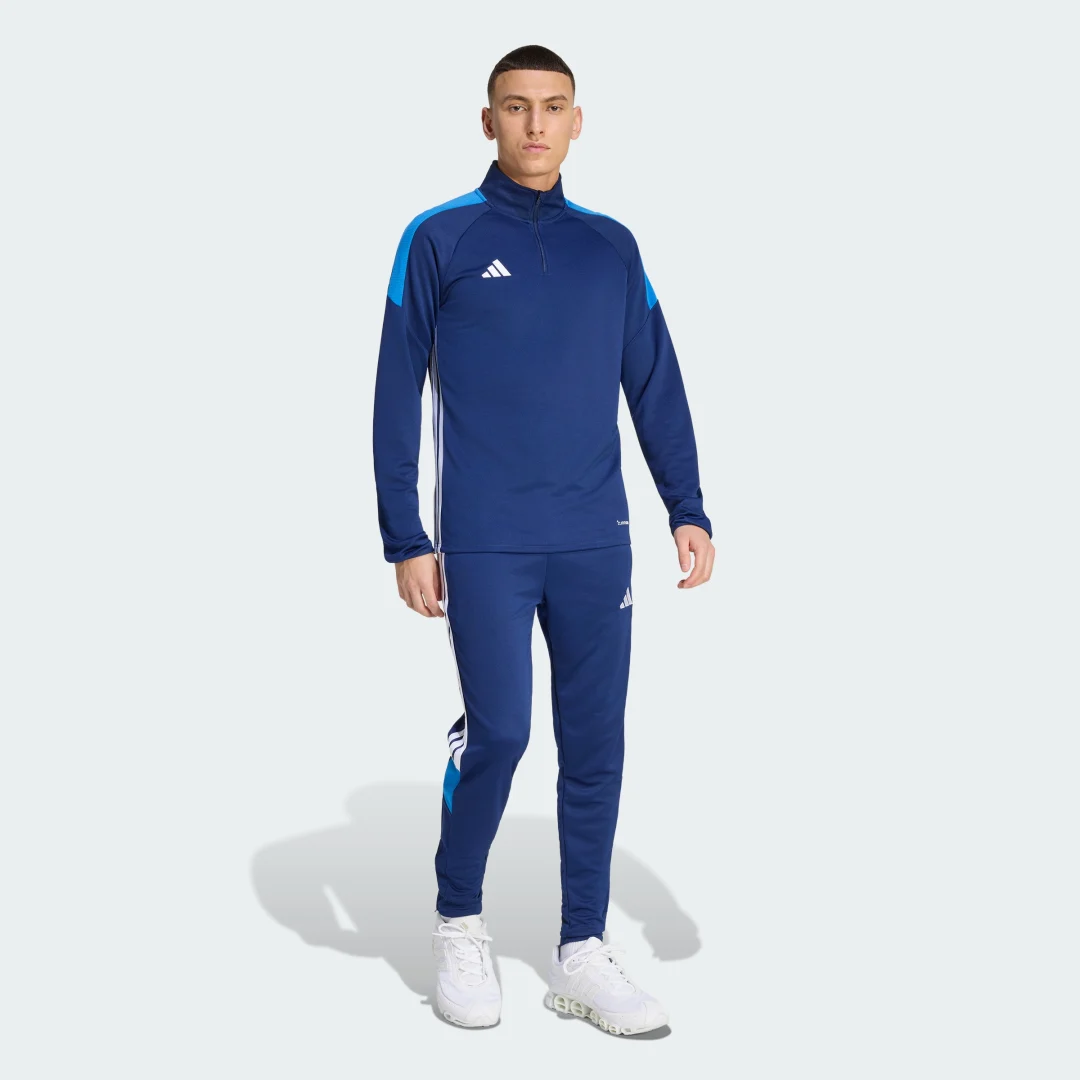Detalle de Camiseta manga larga de entrenamiento TIRO 26 Essentials de Adidas – azul