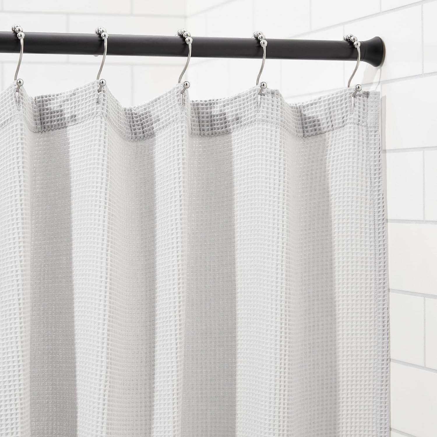Detalle de Amazon Basics Tringle de rideau de douche extensible et ajustable, noir (137–229 cm)