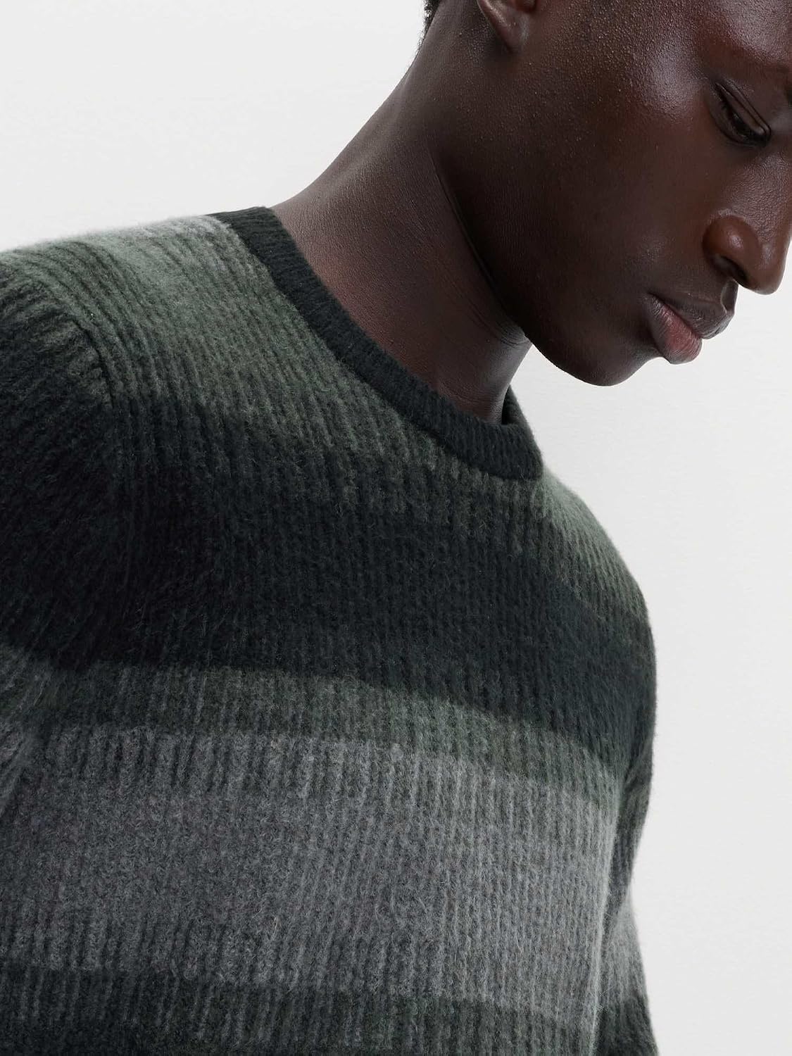 Detalle 2 de Marks & Spencer superzachte gestreepte trui met wol en ronde hals