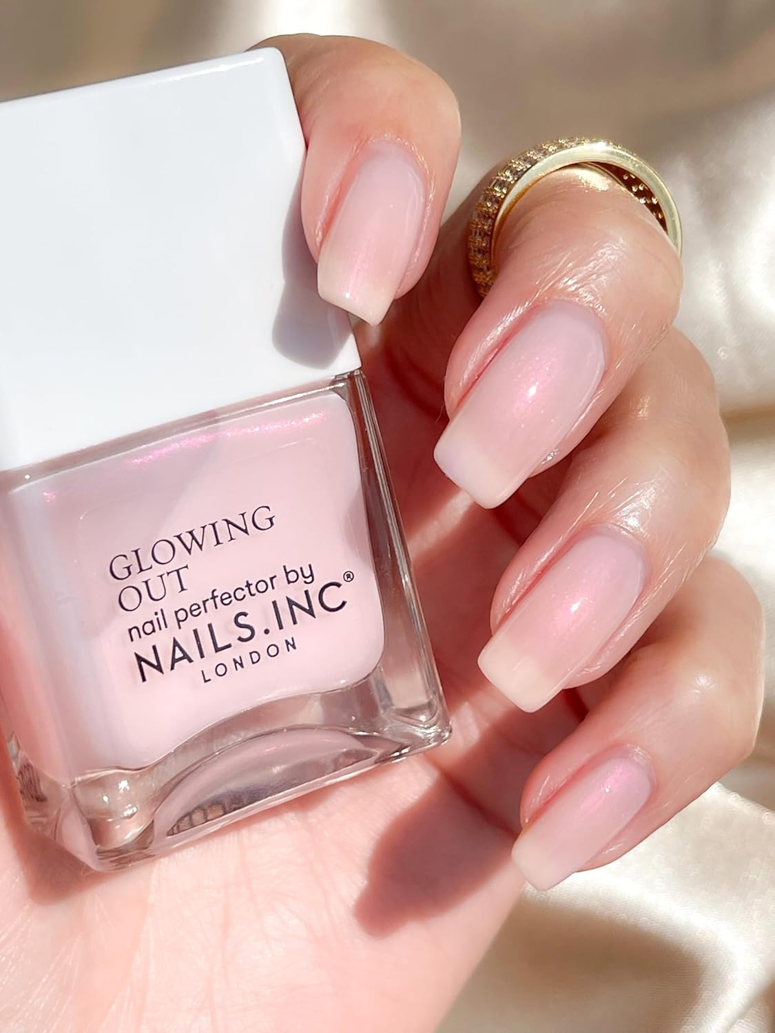 Detalle 1 de Nails Inc Pink Shimmer Glossy No Chip vegan nail polish (long lasting, quick dry)