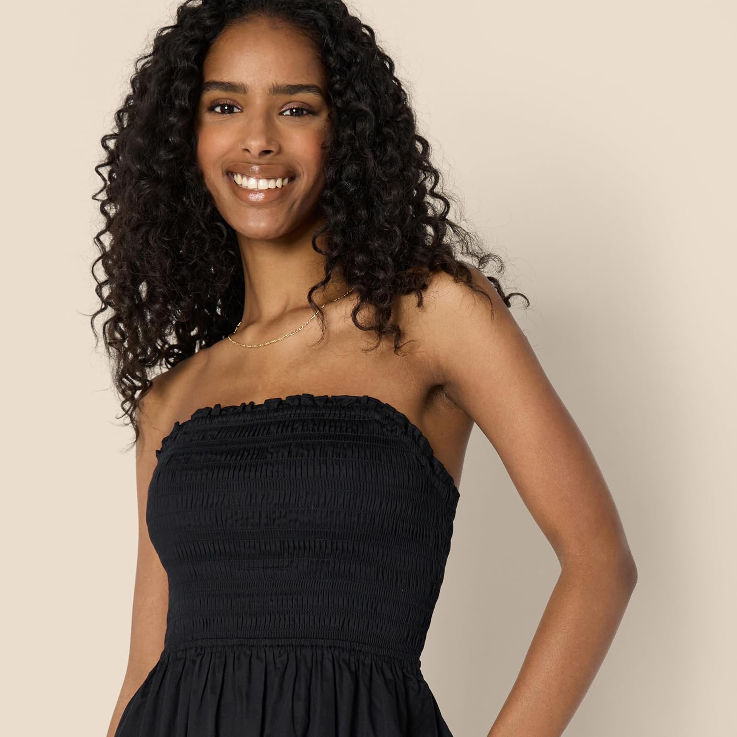 Thumbnail 3 de Amazon Essentials Women's Regular-Fit Cotton Sateen Smocked Bodice Midi Dress