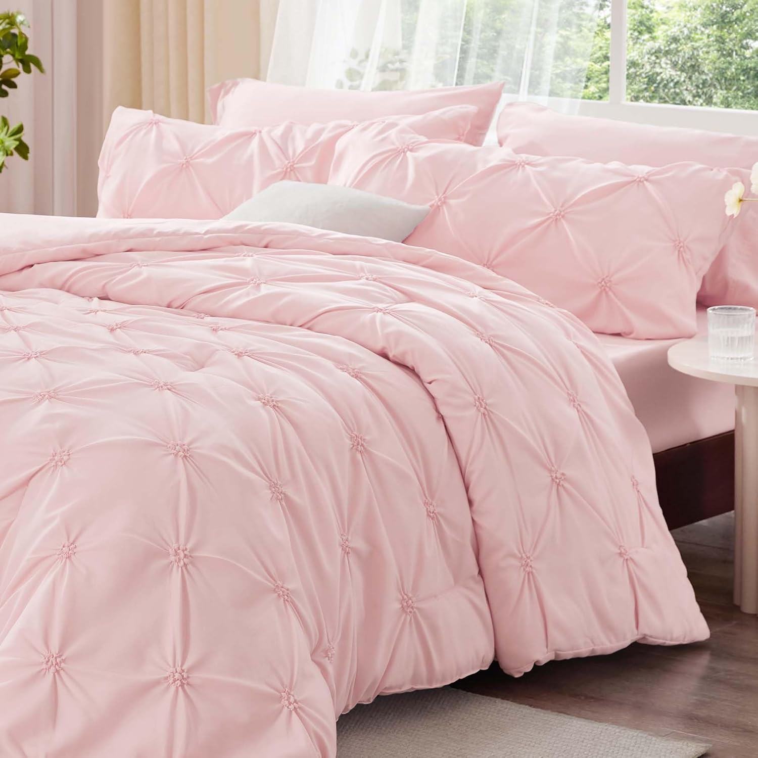Detalle de BEDELITE Baby Pink Queen Comforter Set — 3 Pieces Boho Pintuck Bedding for All-Season Comfort