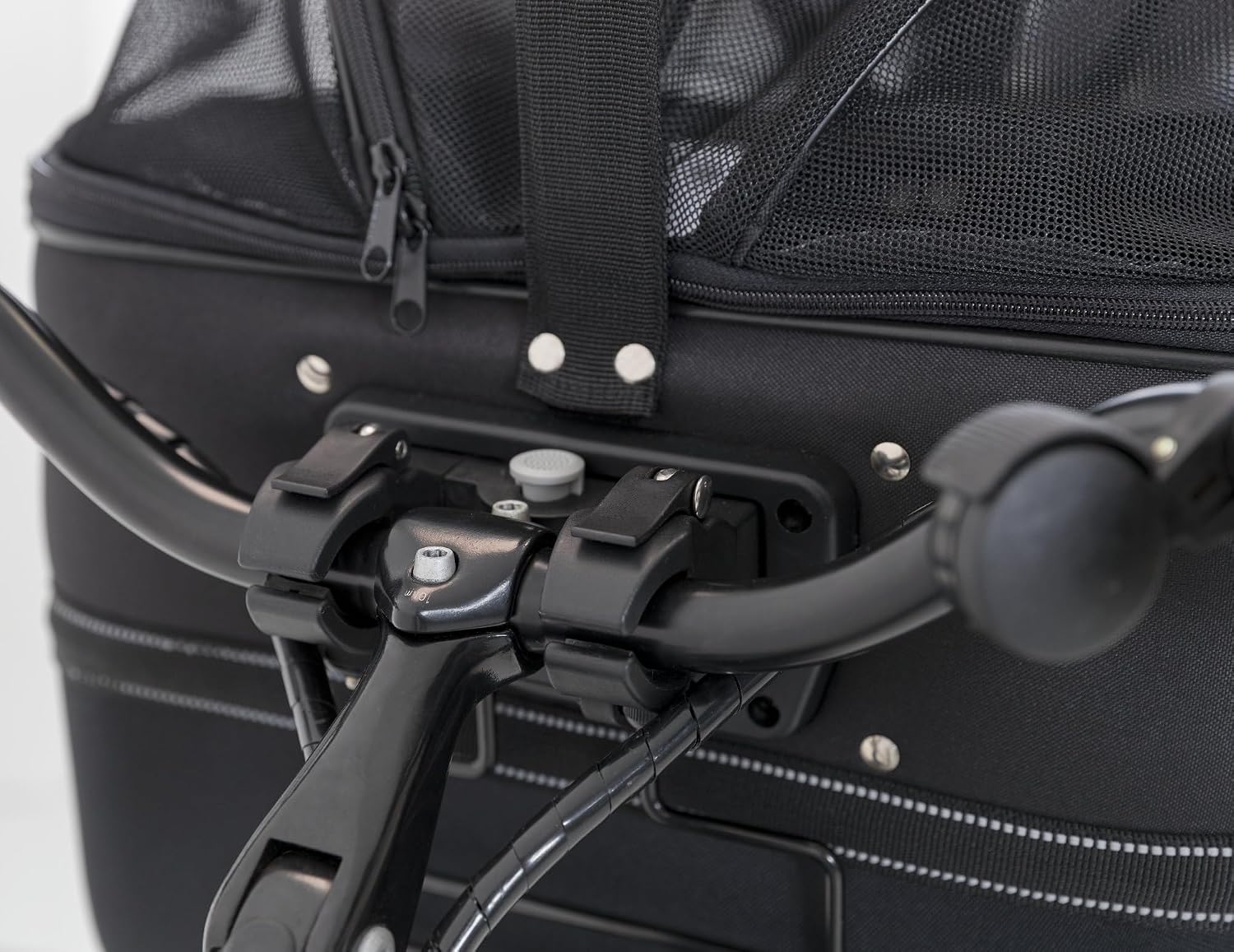 Detalle 2 de Trixie 13108 Pet Carrier Bicycle Pet Carrier: cesta portapet per bici 41x47x39 cm nera