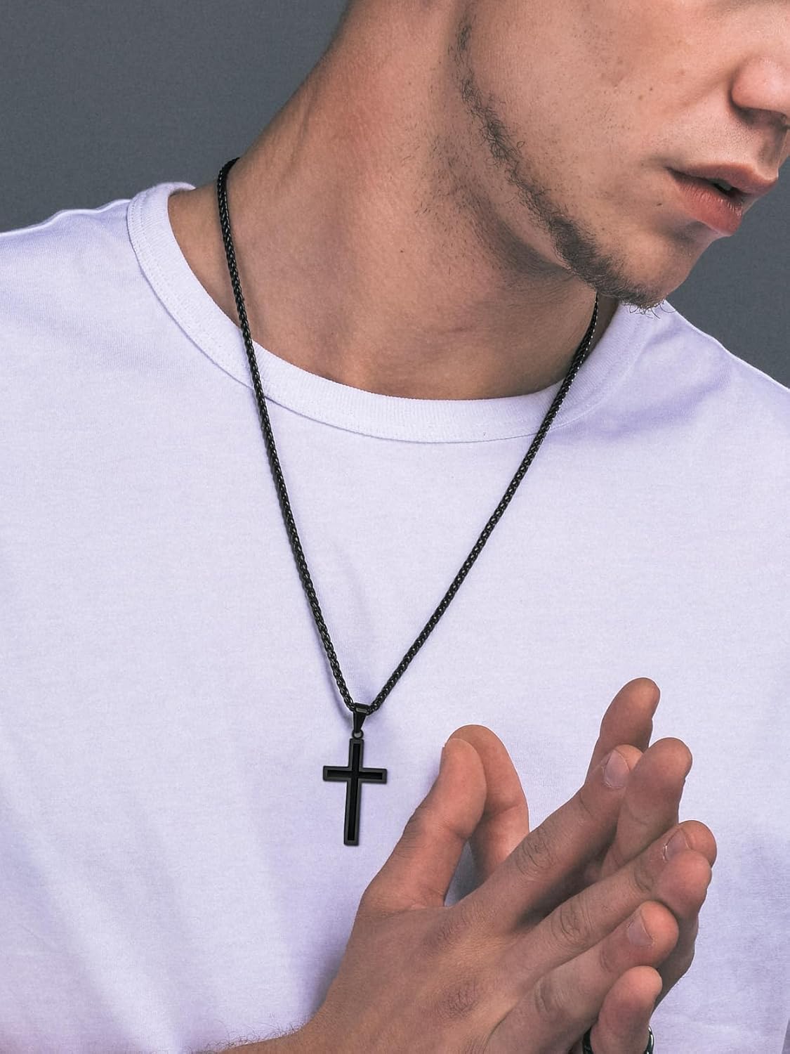 Detalle 2 de Richsteel Kreuz-Kette für Herren – verstellbare Halskette mit Kreuzanhänger, Edelstahl in Silber/Gold/Schwarz