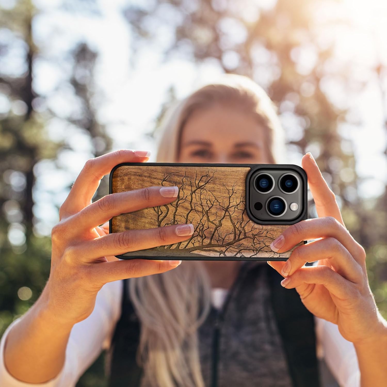 Thumbnail 5 de Carveit Magnetic Wood Case for iPhone 15 Pro — Walnut Solid Wood with Black Soft TPU, MagSafe Compatible