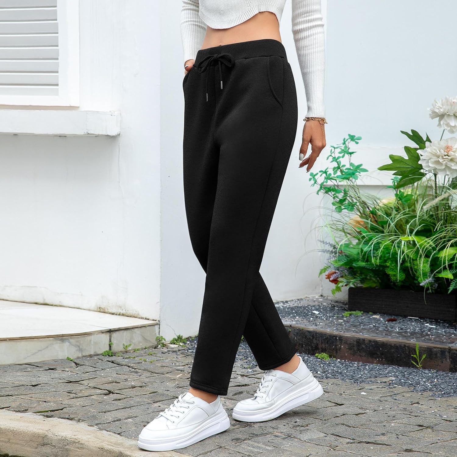 Detalle 2 de Vorvowry fleecefodrade joggingbyxor för kvinnor med sherpa och fickor