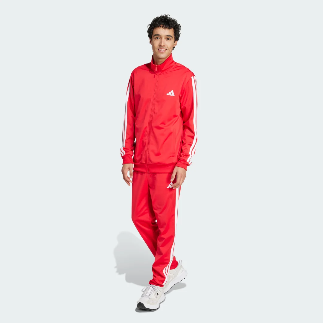 Detalle de CHÁNDAL DAYREADY de Adidas (Rojo) – estética urbana y comodidad para el día a día