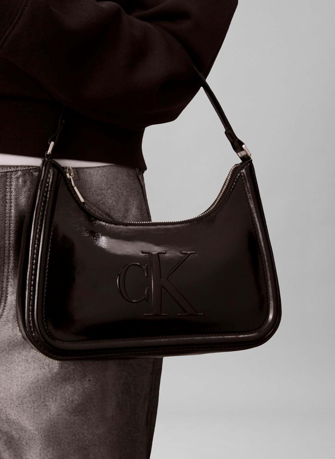 Thumbnail 2 de Calvin Klein BOLD CK Metallic Shoulder Bag (LV04F3332G) – Black crossover bag