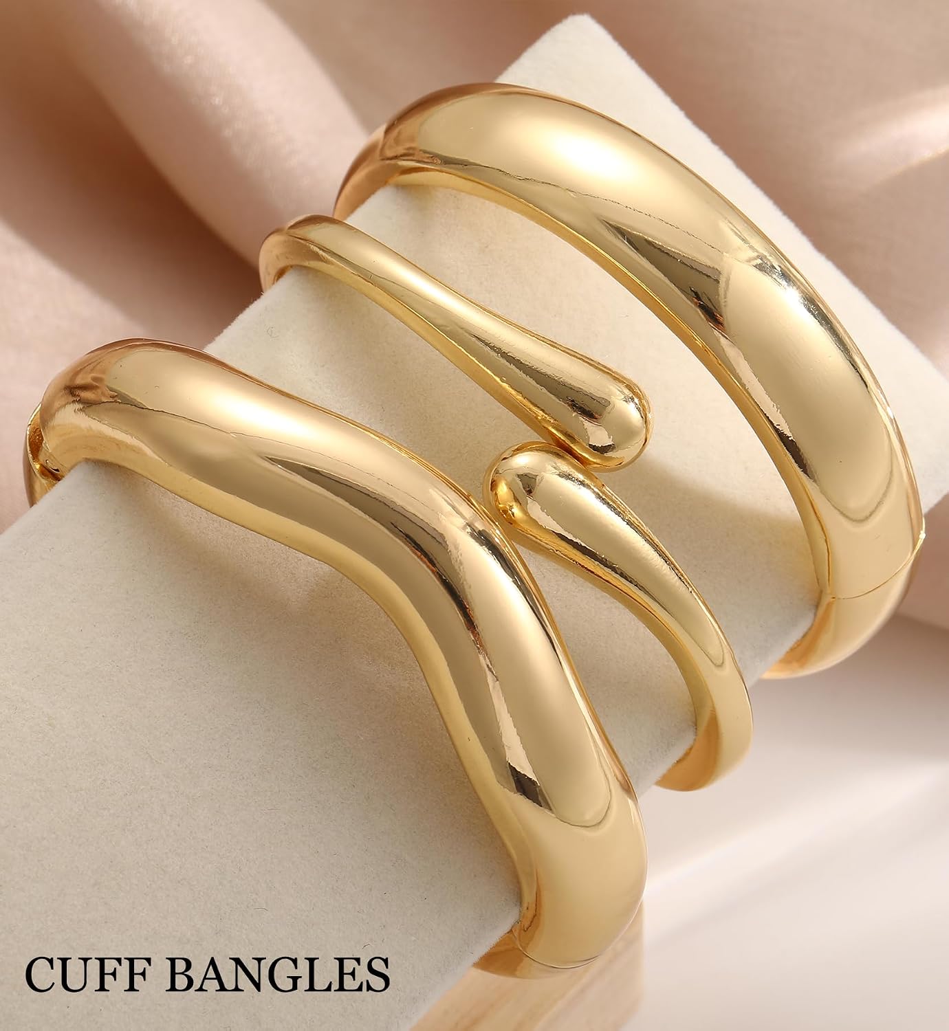 Detalle 1 de Gold-Plated Bangle Bracelet Set, 3-Piece