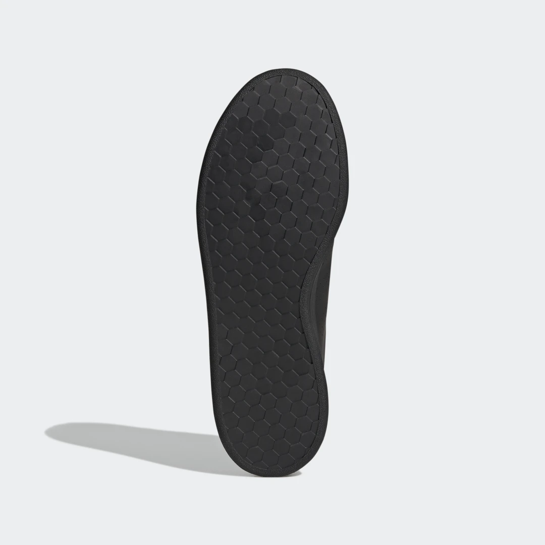 Detalle de Zapatilla Advantage Base de Adidas – negro