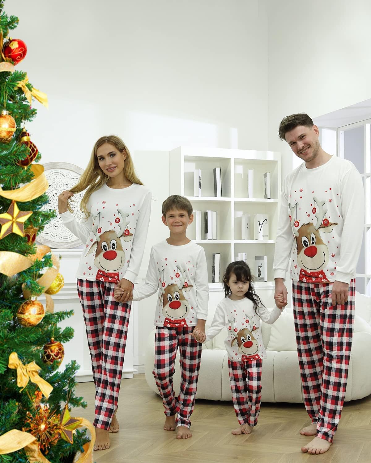 Detalle 1 de Sizet Family Christmas Pyjama Set with Reindeer Tops and Red Plaid Pants