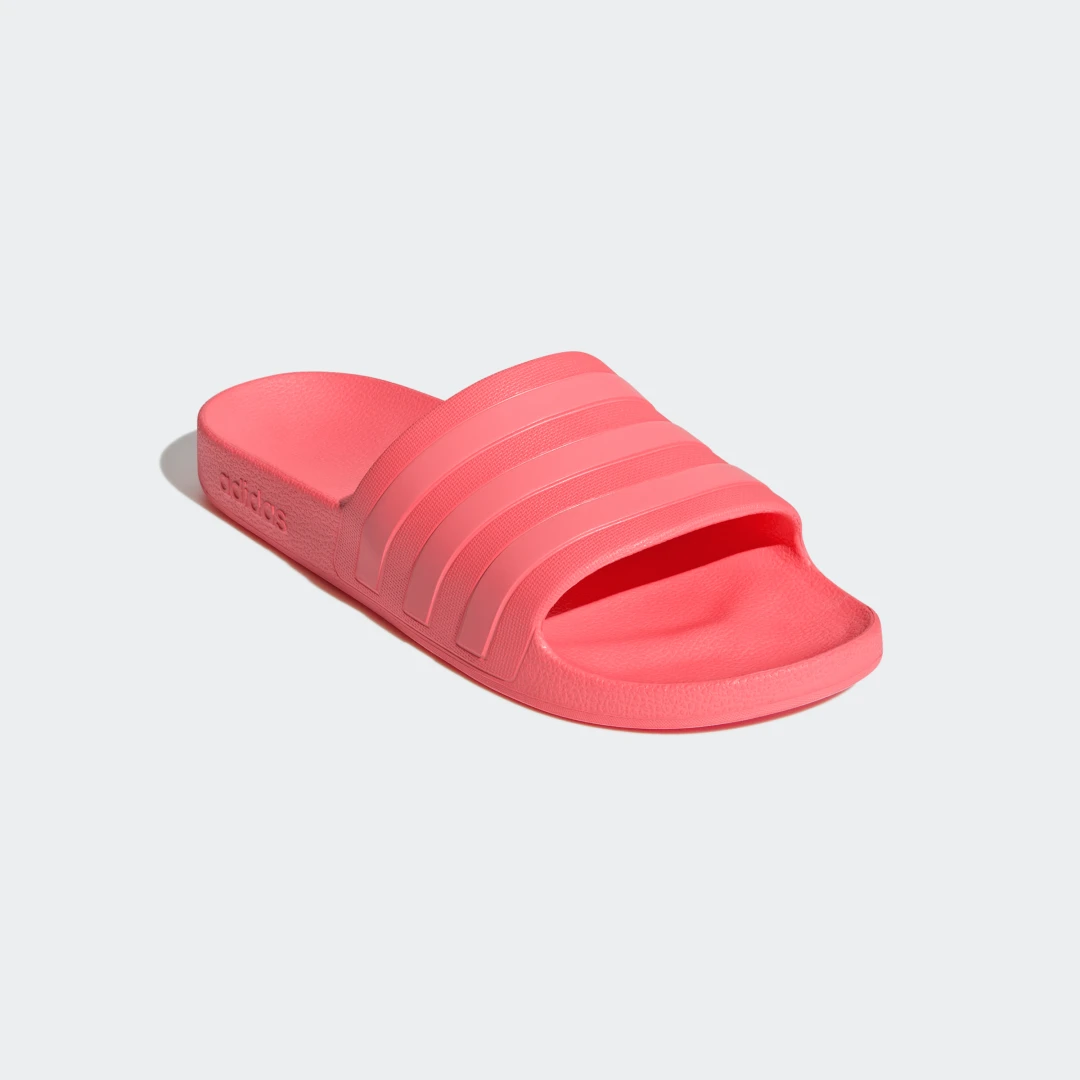 Detalle 2 de Adilette Aqua Rosa de Adidas: chancla cómoda para el verano