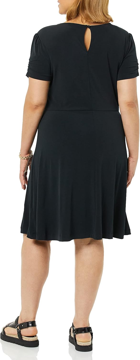 Thumbnail 1 de Amazon Essentials Women’s Gathered Short-Sleeve A-Line Floral Dress (Plus Size)