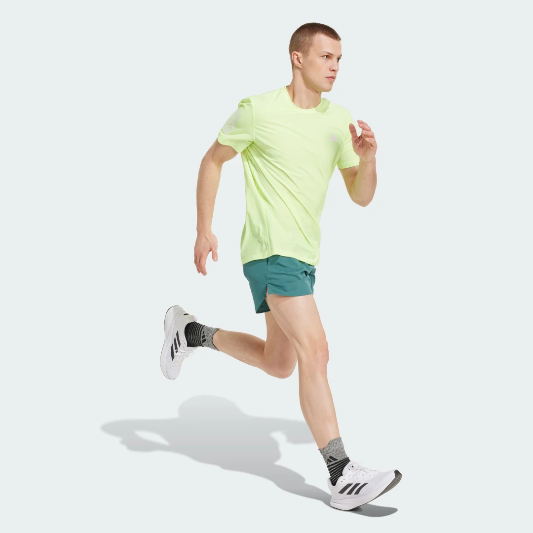 Detalle de Camiseta Own the Run de Adidas – Amarillo, para tus sesiones de running