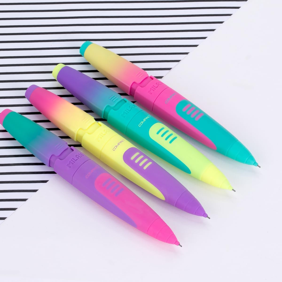 Detalle de MILAN 64183 schrijfset met balpen en Compact Sunset-vulpotlood