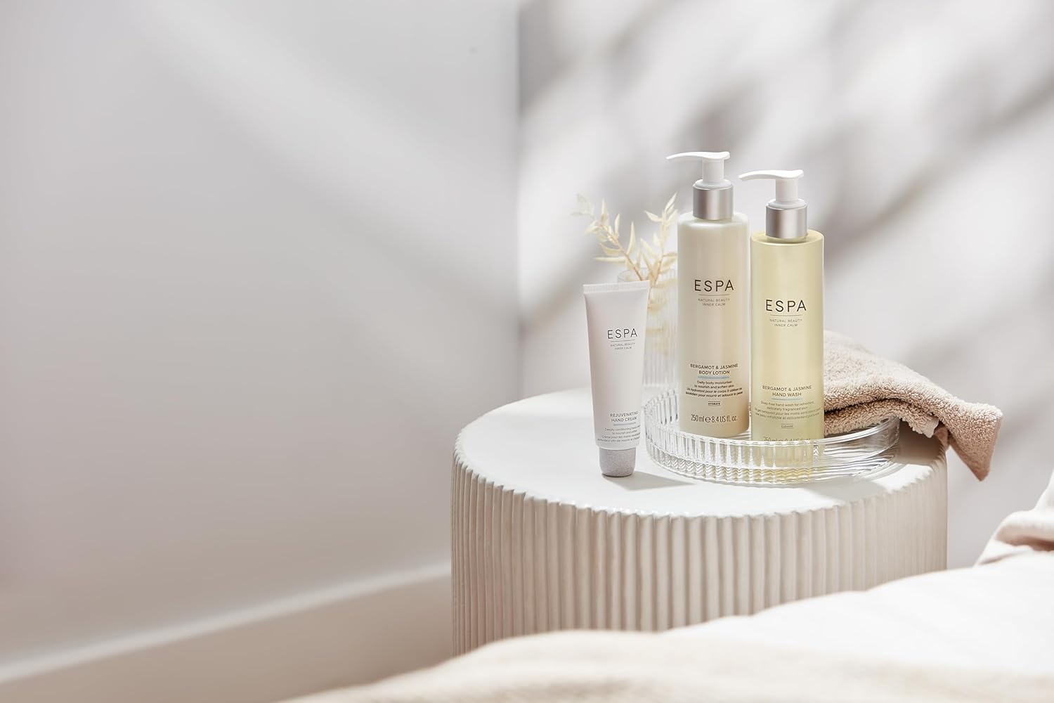 Detalle de ESPA Bergamot and Jasmine Hand Wash 250ml – detergente delicato con oli essenziali per mani sensibili
