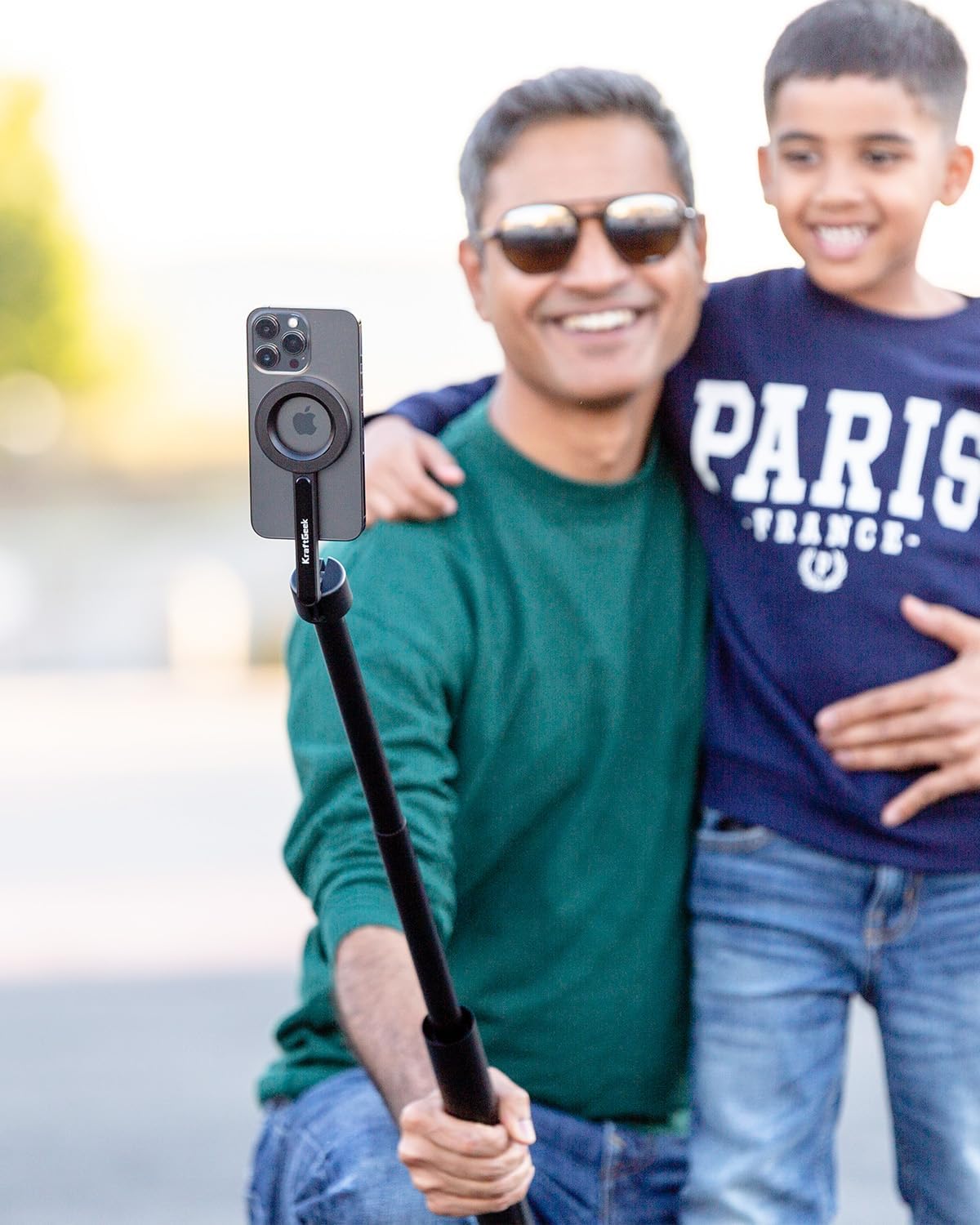 Thumbnail 4 de KraftGeek Magnetic Phone Tripod Stand with MagSafe Compatibility