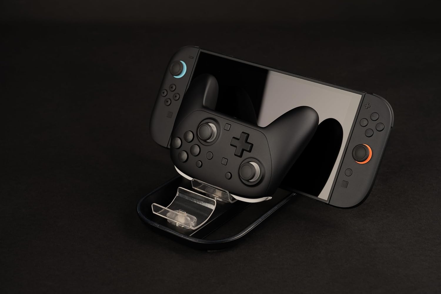 Thumbnail 3 de Nacon supporto di ricarica per controller Nintendo Switch 2 e Switch Pro