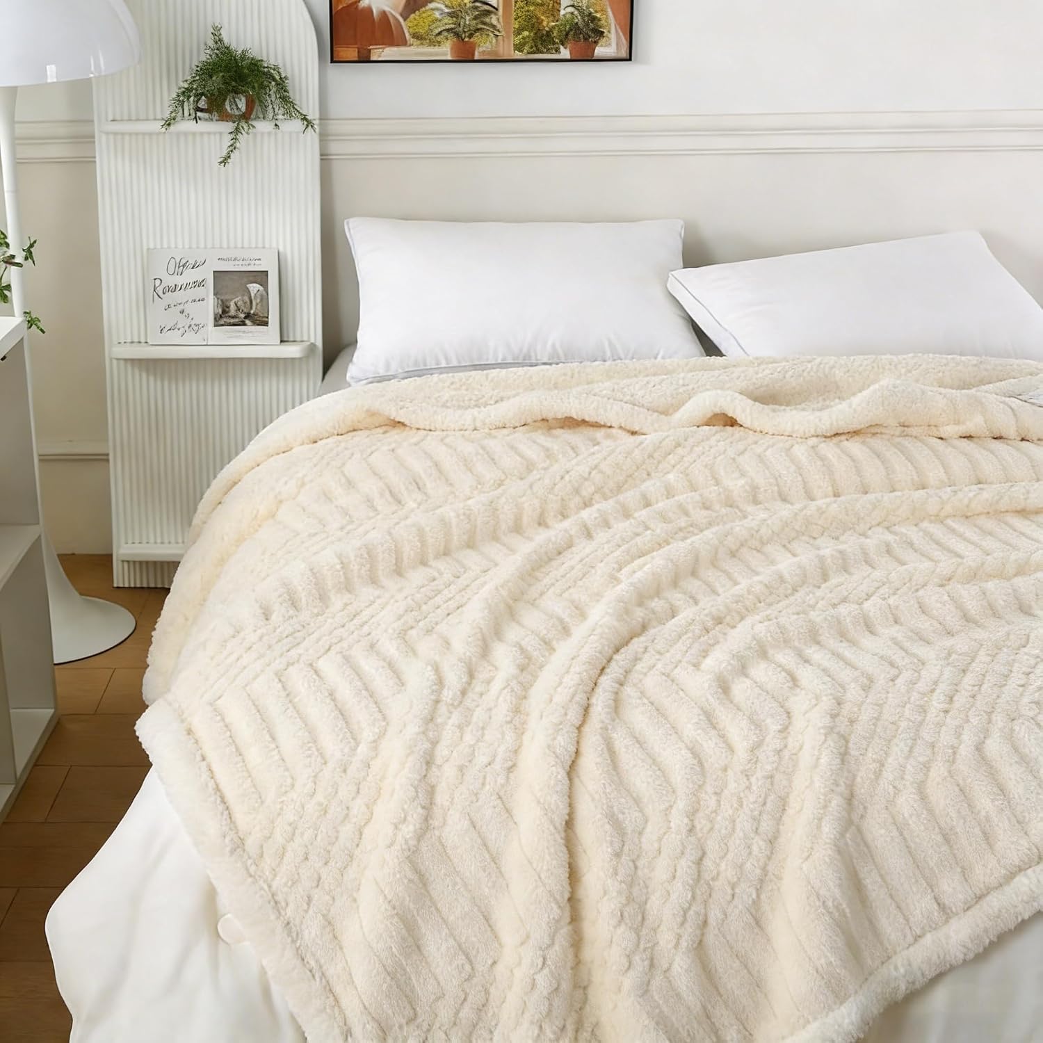 Detalle de Sherpa Fleece Super Soft Blanket 150x200cm – Cream White, Double-Sided for Bed or Sofa