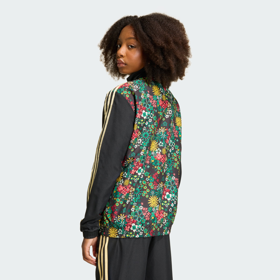 Detalle de CHAQUETA DEPORTIVA Adidas Originals x Liberty London – negro, edición exclusiva