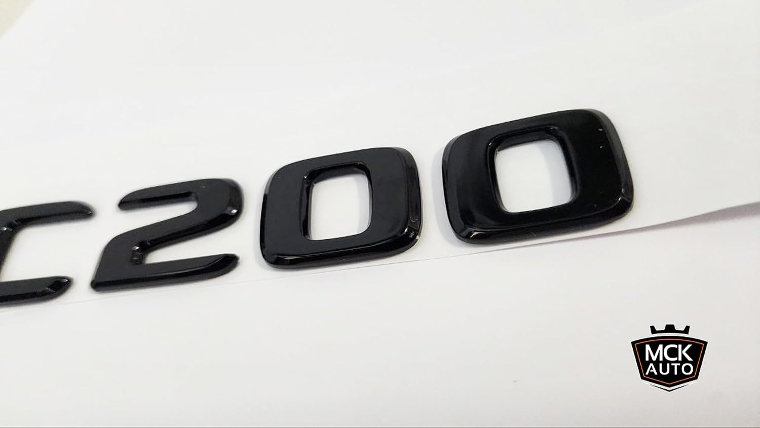 Detalle 2 de MCK Auto C200 Gloss Black Badge 1pc