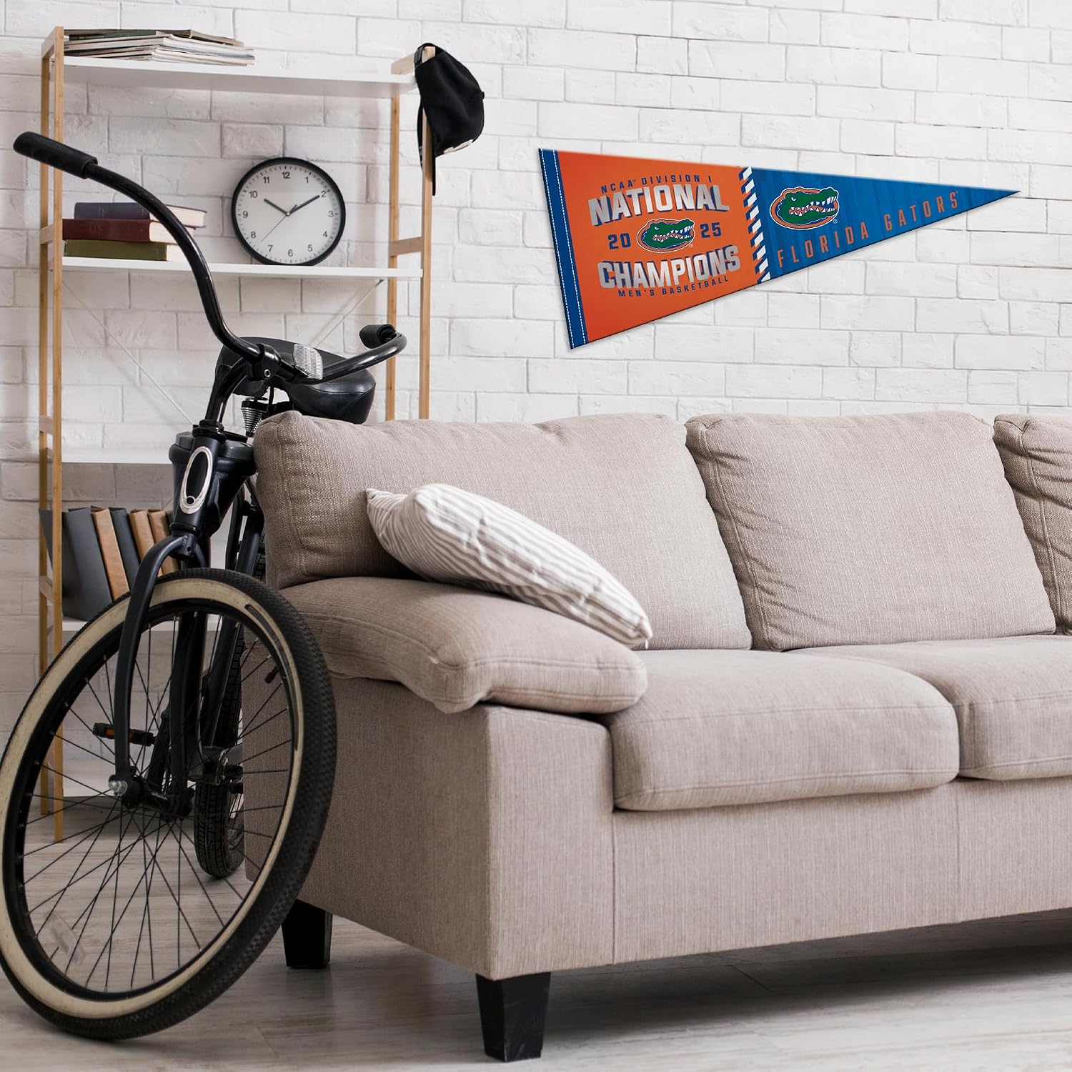 Detalle de Rico Industries NCAA UCLA Bruins 12" x 30" Felt Wall Décor Pennant
