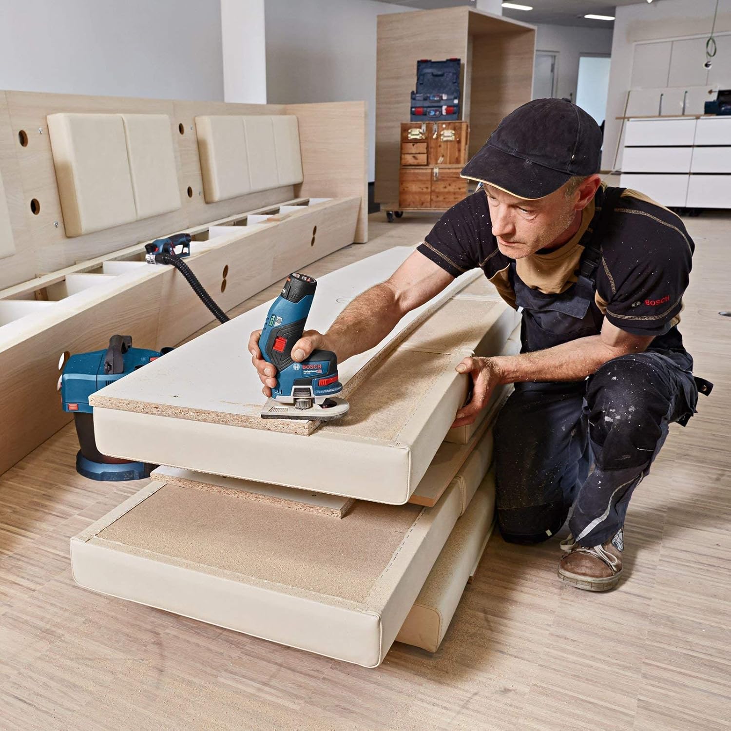 Thumbnail 2 de Bosch Professional 12V System GKF 12V-8 cordless palm router (incl. 17 mm open-ended spanner)