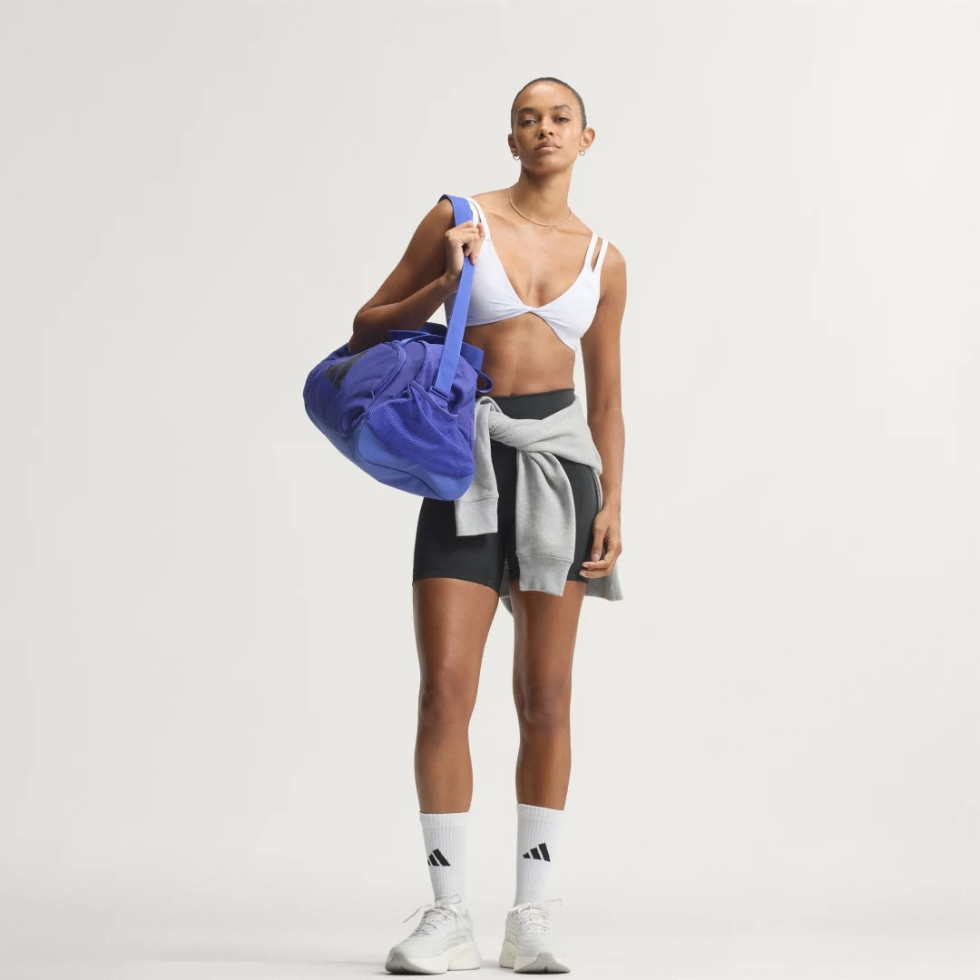 Detalle de Sujetador de sujeción ligera Optime Workout Twist Reversible de Adidas – versatilidad y confort para entrenos suaves