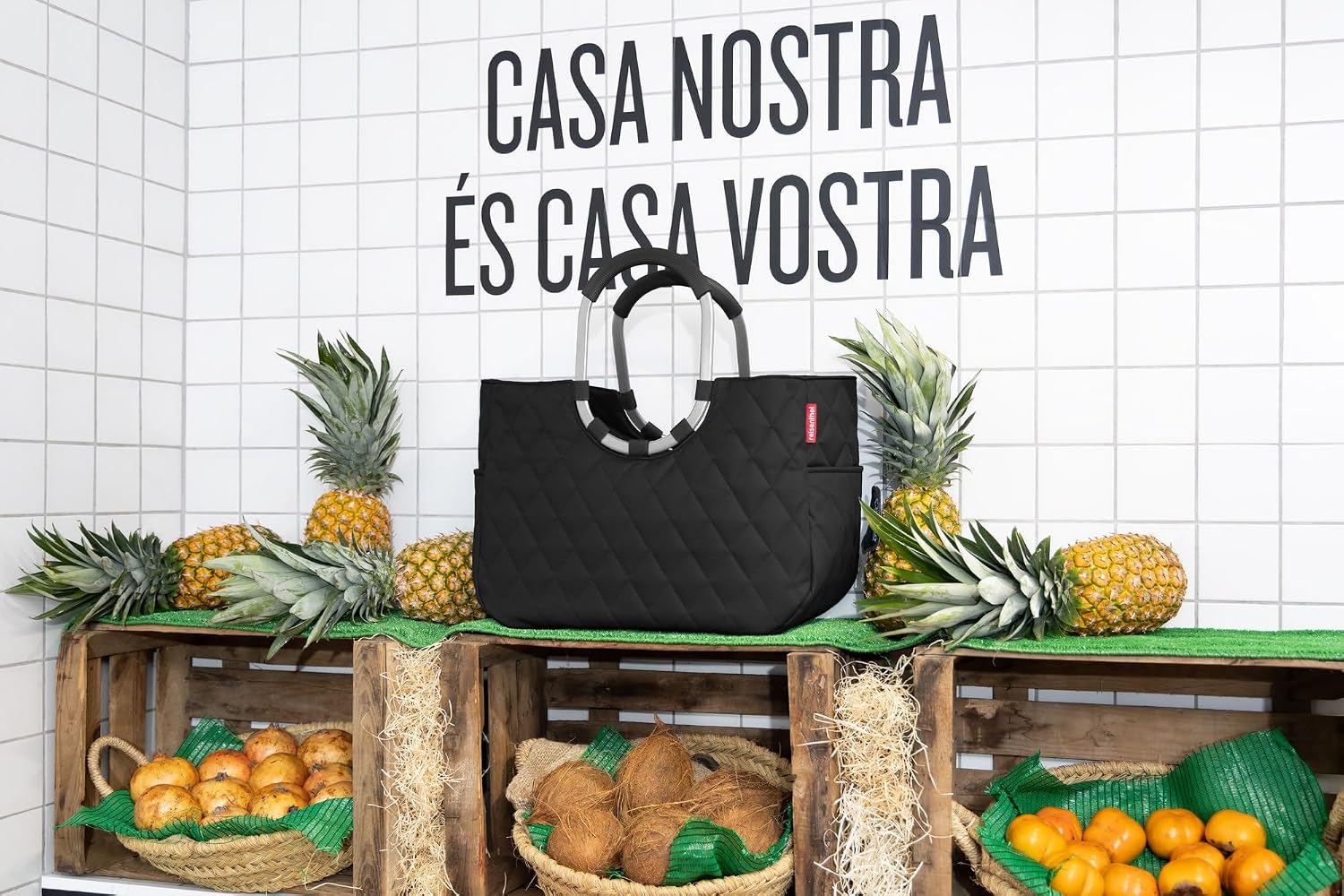 Detalle de reisenthel loopshopper L – stabile Tragetasche mit cleveren Fächern aus recycelten PET-Flaschen, rhombus black