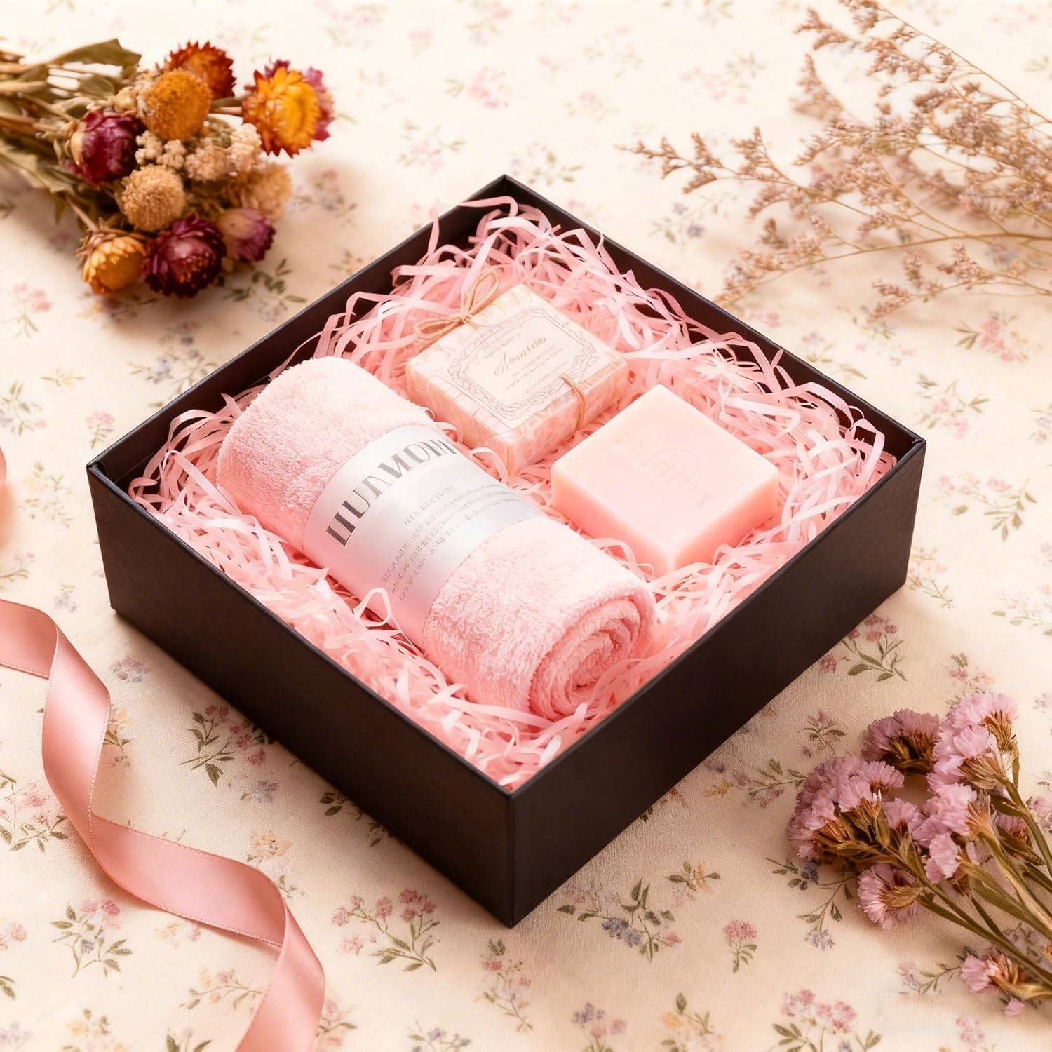 Thumbnail 4 de 500g Pink Shredded Tissue Paper for Gift Boxes & Hampers