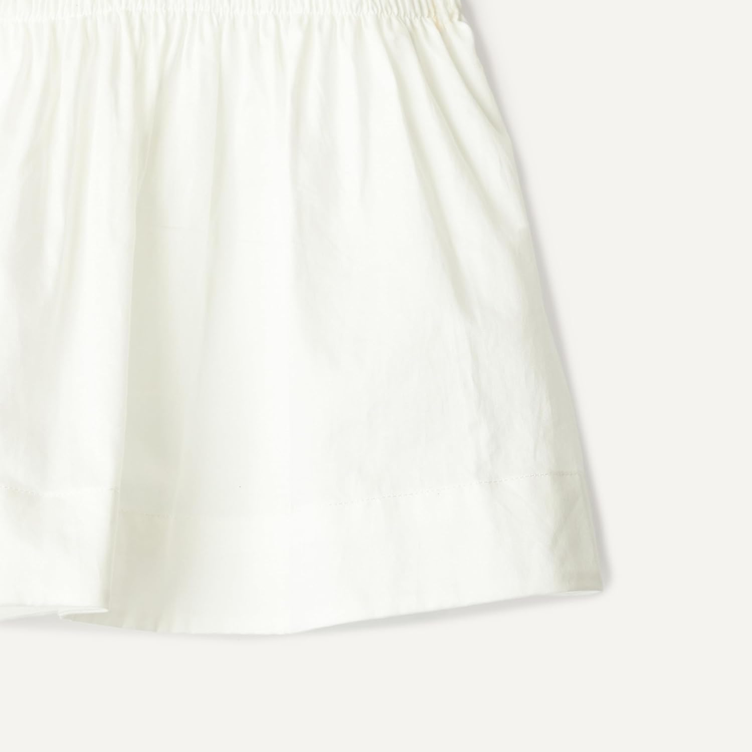 Detalle de Amazon Essentials x Sofia Grainge Abiti Mommy & Me in Raso di Cotone