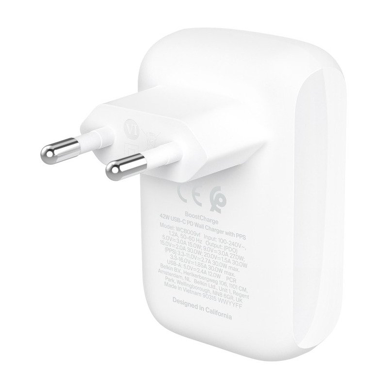 Detalle de Belkin BoostCharge Cargador de Pared Doble 42 W (1x USB-C PD 3.0 30 W + 1x USB-A 12 W) – Blanco