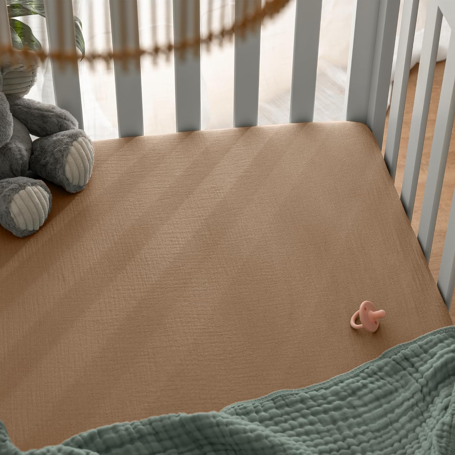 Detalle 1 de Comfy Cubs Crib Sheets Muslin Cotton Fitted Crib Sheets, 2-Pack, Cedar & Cream