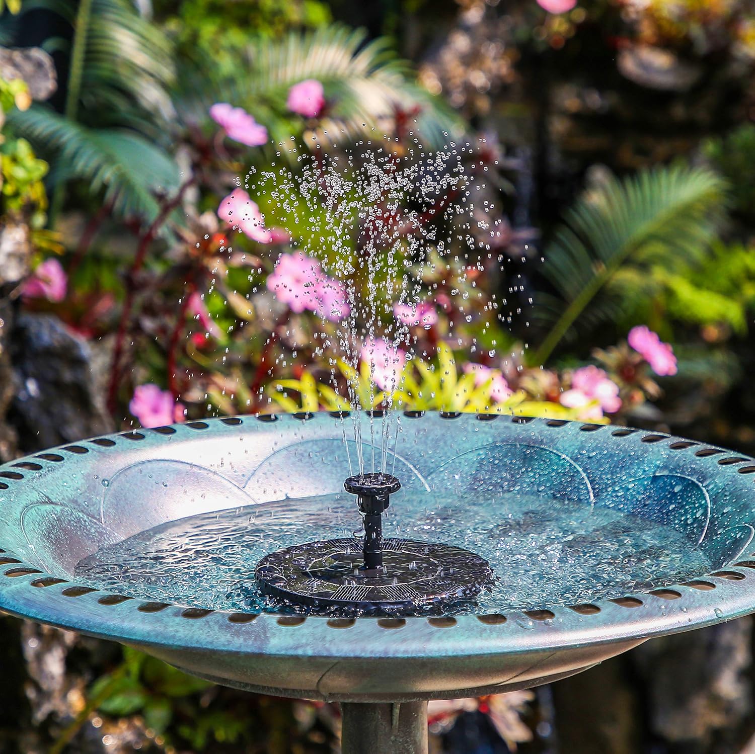 Detalle 2 de AISITIN Solarbrunnen für draußen – Solar Springbrunnen-Pumpe mit 6 Effekten und 4 Stützrohren