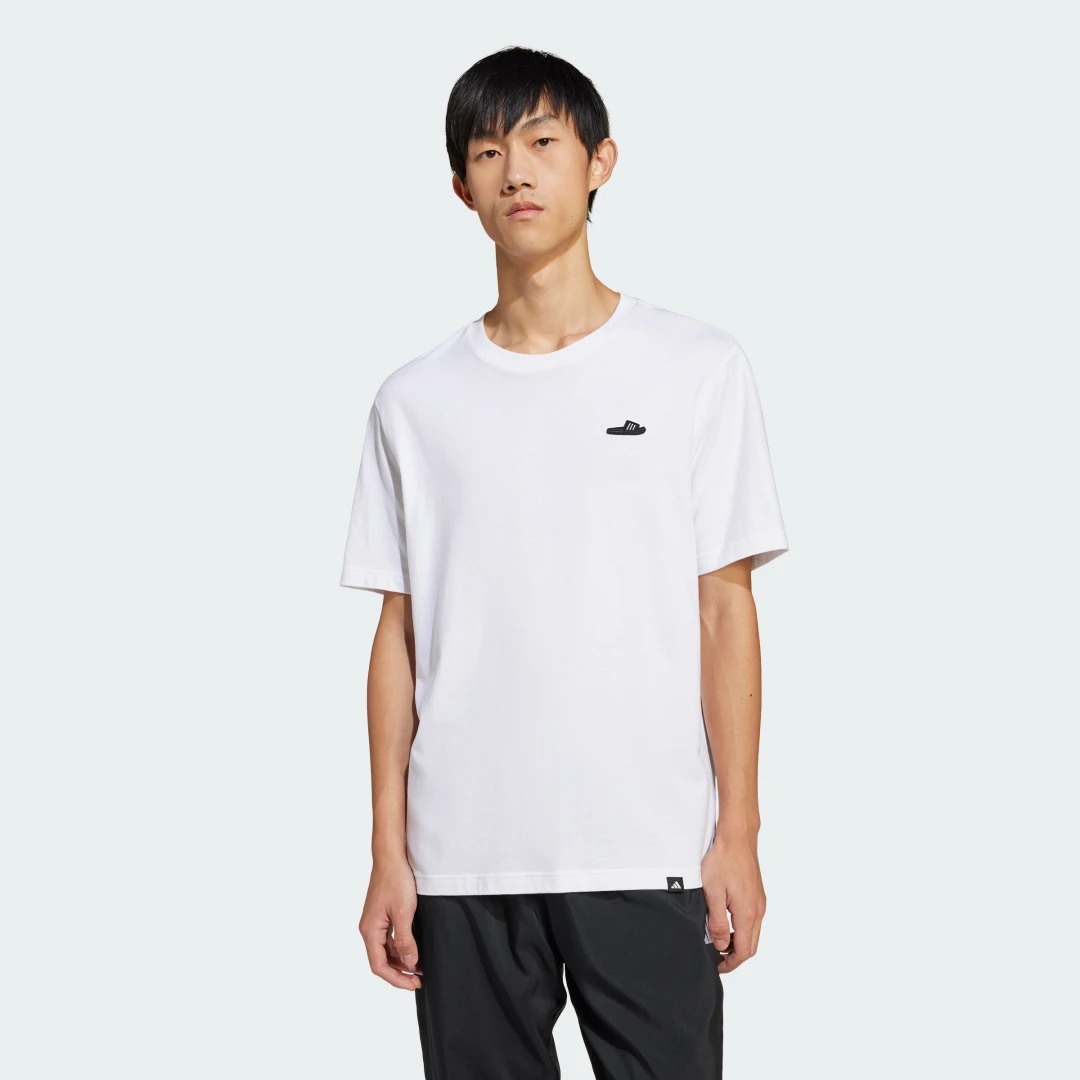 Detalle de Camiseta Lounge Slide Graphic de Adidas (Blanco)