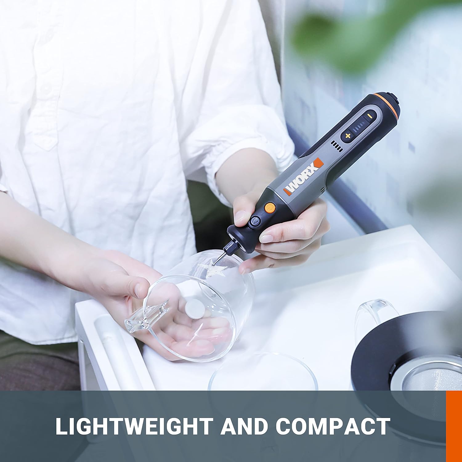 Detalle de WORX 8V Utensile Rotativo Cordless WX106 con 23 accessori, controllo velocità e pinza 3,2 mm