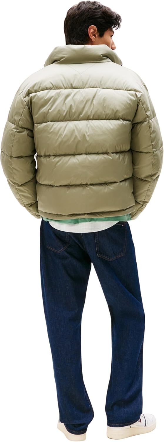 Detalle 2 de Tommy Jeans Men’s Vail Puffer Jacket with Stand Collar (100% recycled nylon)