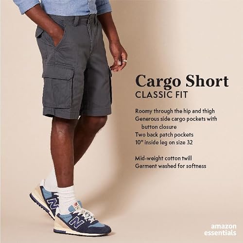 Detalle 2 de Amazon Essentials Men's Classic Fit 10" Cargo Shorts with Pockets – Black, 40W
