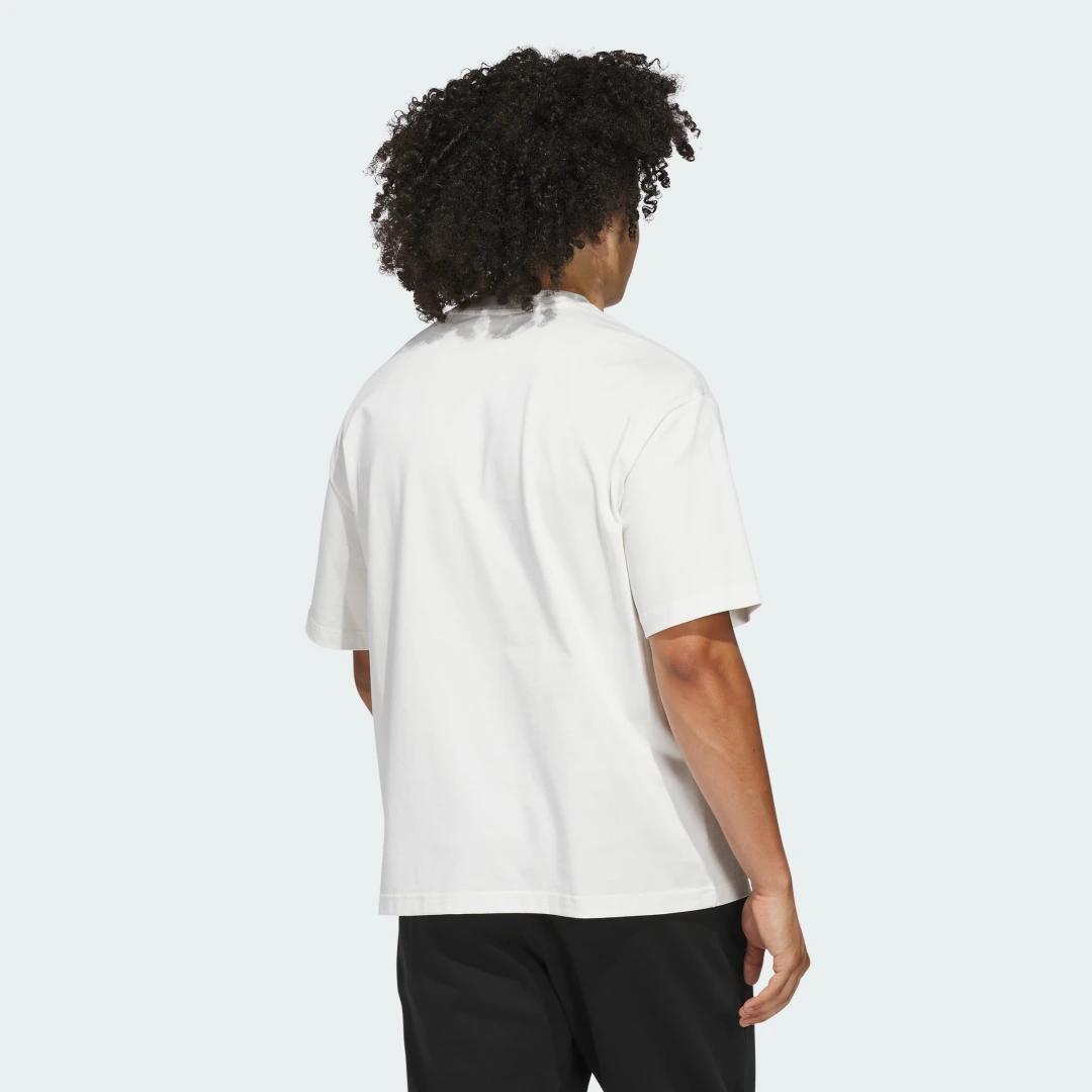 Detalle 2 de Camiseta Anthony Edwards de Adidas (blanca)