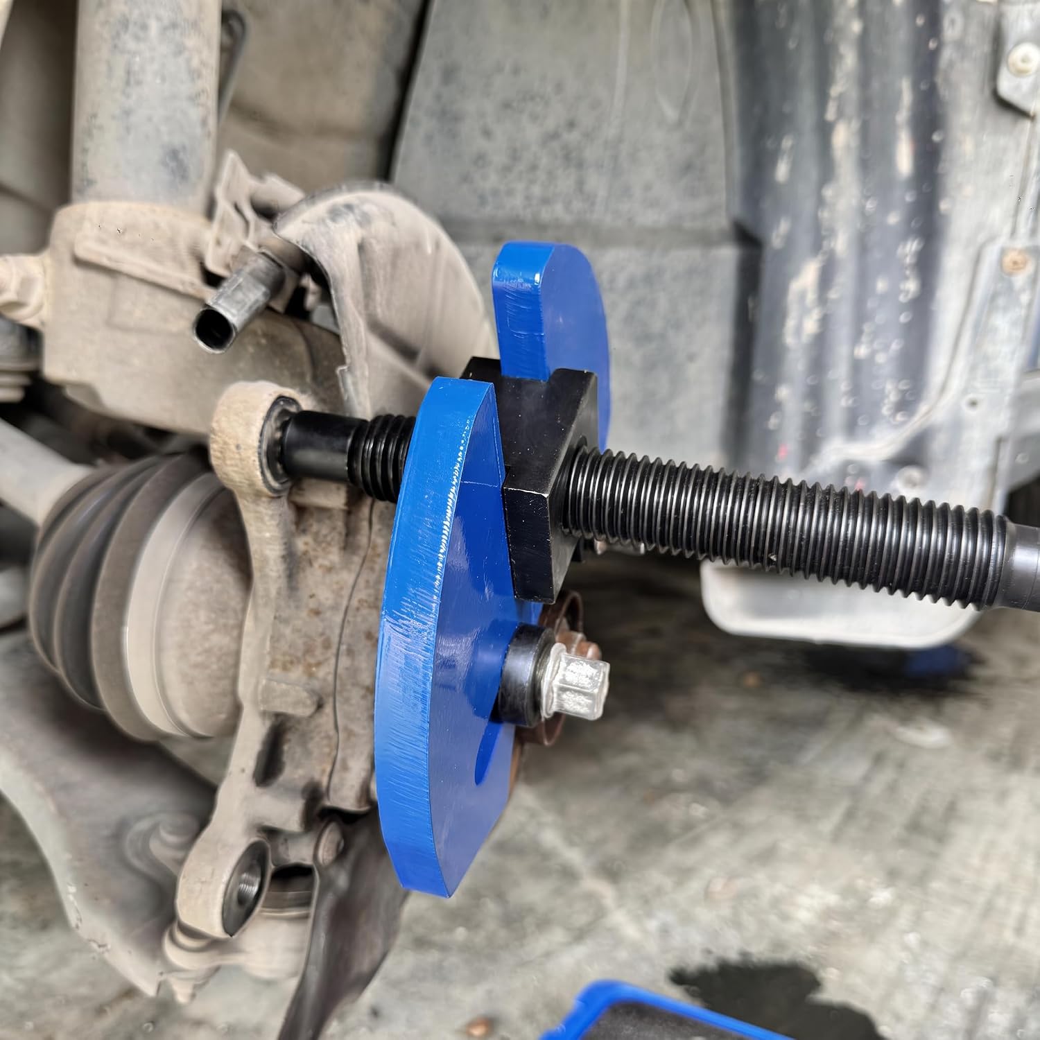 Detalle de Mhot Wheel Hub Removal Tool Kit for 5-, 6-, and 8-Lug Hubs
