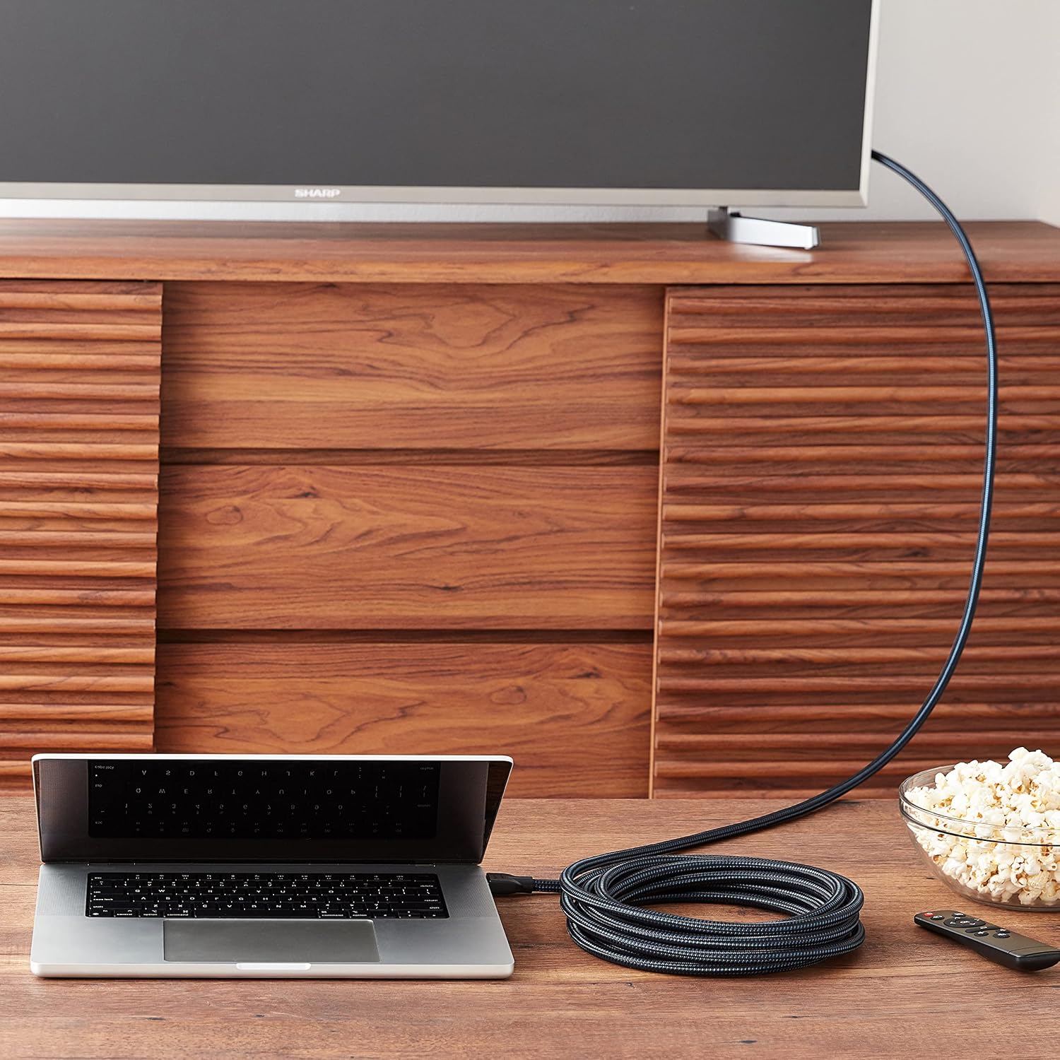 Detalle 2 de Amazon Basics Câble HDMI 2.0 mâle vers mâle tressé 7,6 m (25 pieds) – Noir