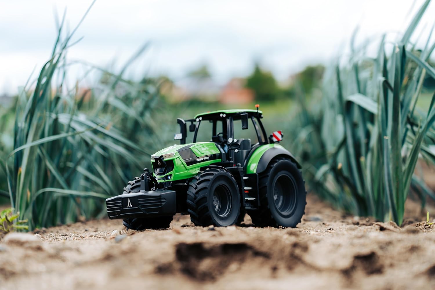 Thumbnail 4 de Carson 1:16 Tracteur Deutz-Fahr 8280 TTV RC 100% RTR – Véhicule télécommandé tout-en-un, lumière et son, vert