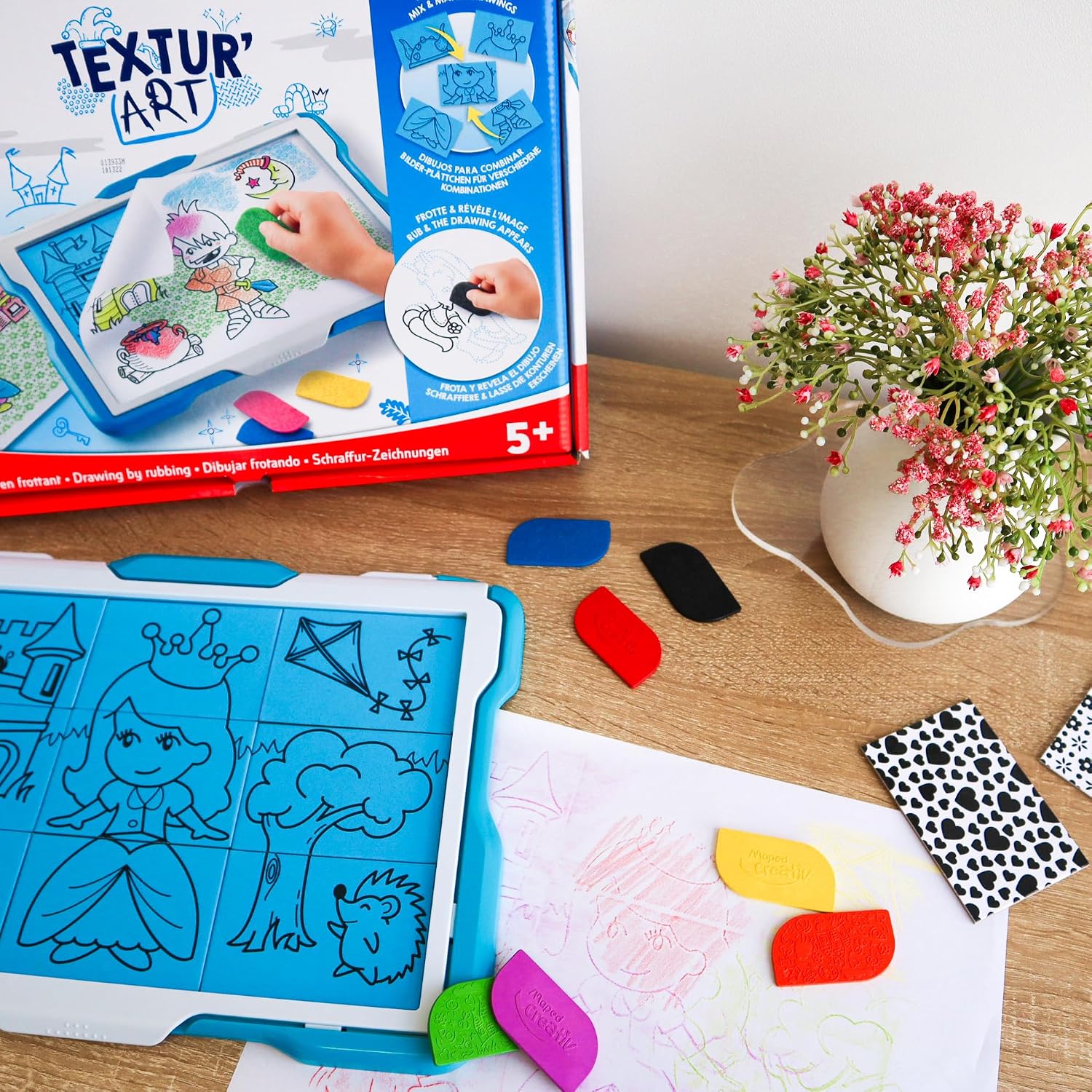 Detalle de Maped Creativ texturkit för teckning med ritbord, mallar och vaxfärger