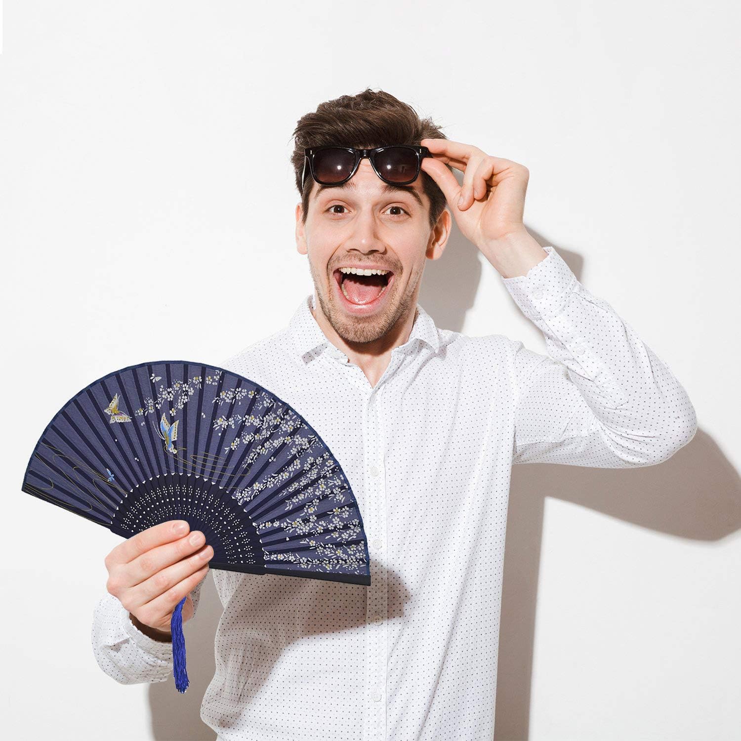 Detalle de iZoeL Hand Held Silk Folding Fan: Elegant, Practical Summer Accessory