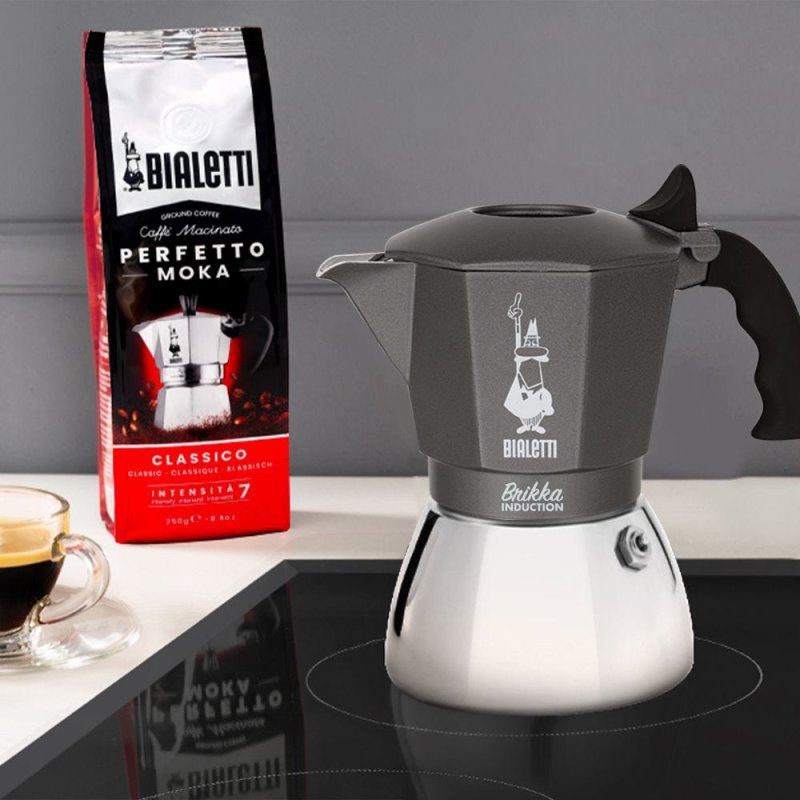 Detalle 2 de Bialetti Brikka Induction Cafetera Italiana 4 Tazas Negro/Acero inoxidable
