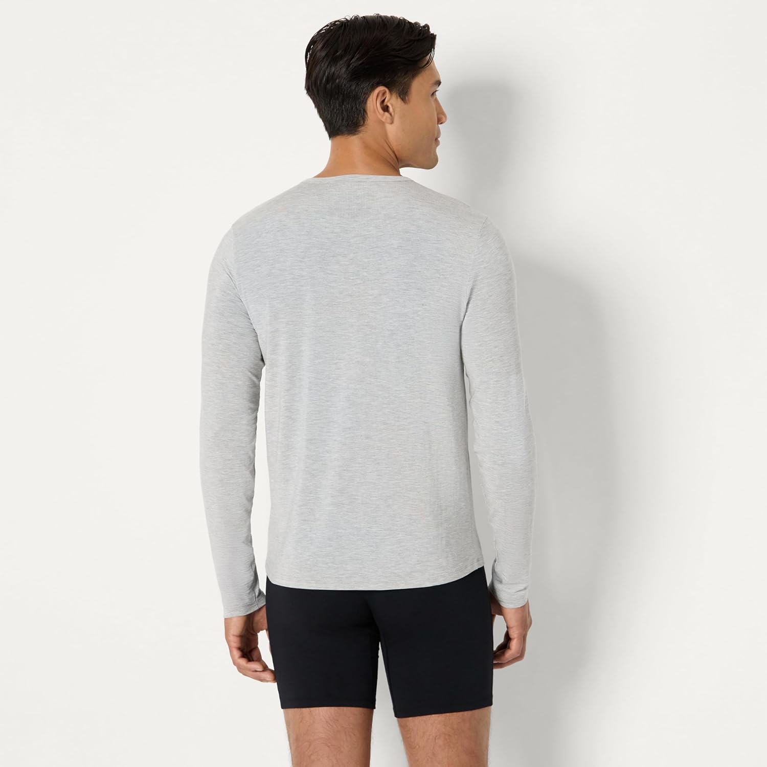 Thumbnail 2 de Amazon Essentials Herren Langärmliges Unterhemd aus superweichem Modal (Langarmshirt, enganliegender Schnitt)