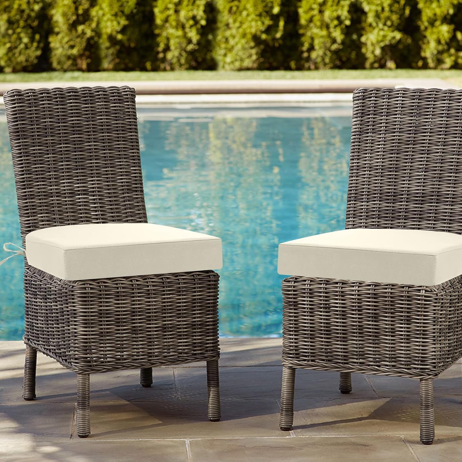 Detalle de PRIMEPATIO Stuhlkissen für draußen 2er-Set, 45x45 cm, Beige – wasserdicht, UV-beständig, mit Befestigungsgurten