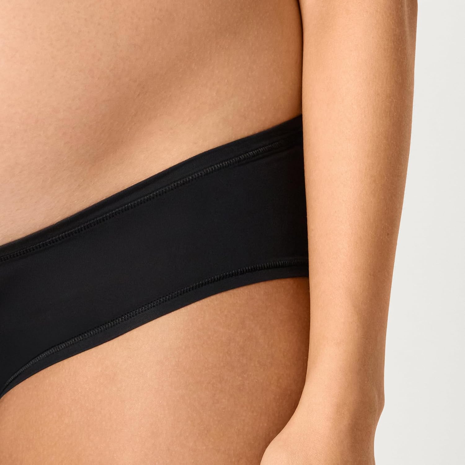 Thumbnail 4 de Amazon Essentials Womens Peached Microfiber Maternity Under The Bump Briefs